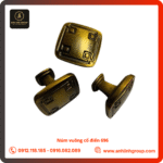 Núm vuông cổ điển 696